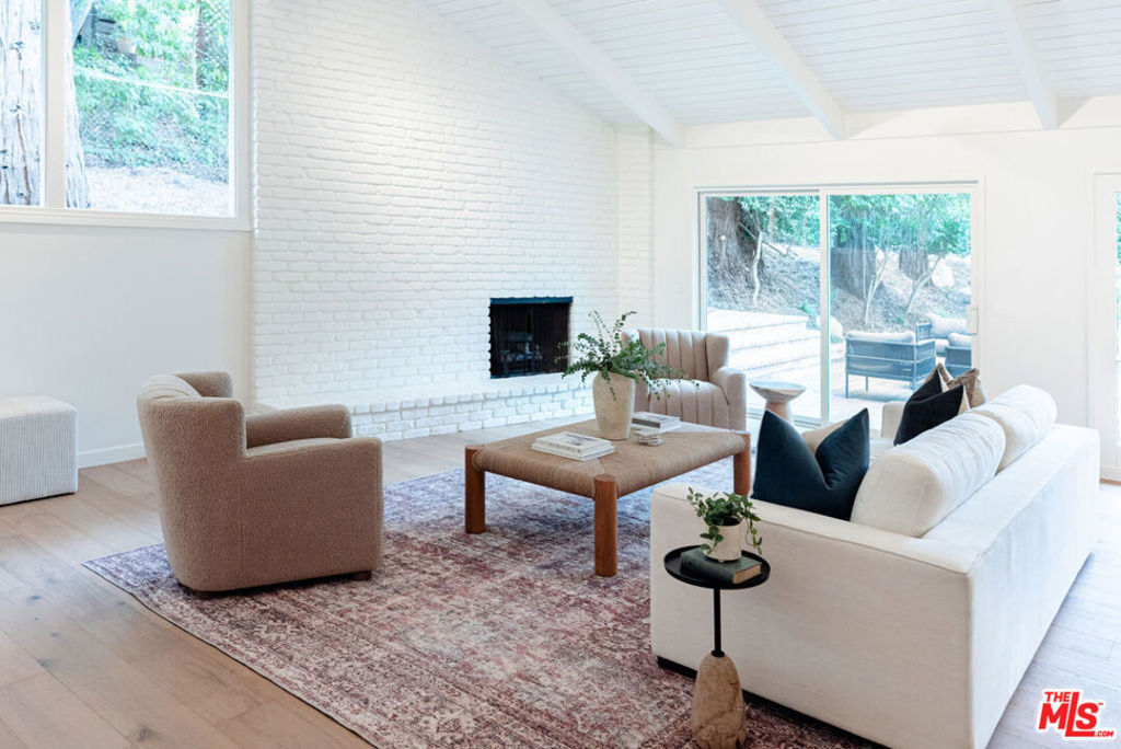 Santa Barbara, California 93108, United States, 3 Bedrooms Bedrooms, ,2 BathroomsBathrooms,Residential,Active,38733