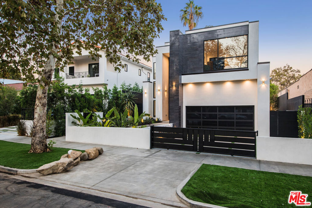Properties 1 816 N Sycamore Avenue