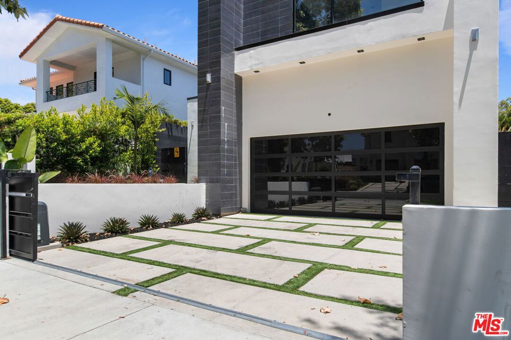 Properties 3 816 N Sycamore Avenue