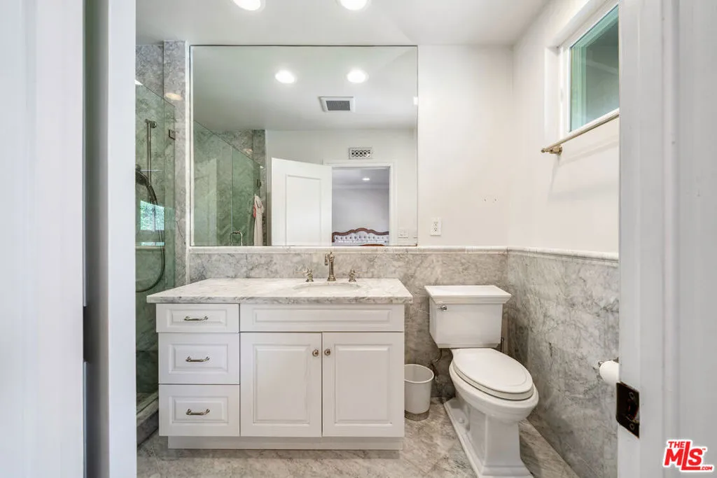 Los Angeles, California 90049, United States, 5 Bedrooms Bedrooms, ,5 BathroomsBathrooms,Residential,Active,94321