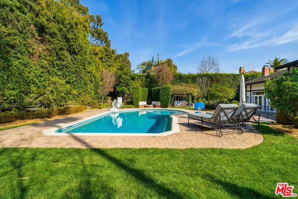 Los Angeles, California 90049, United States, 5 Bedrooms Bedrooms, ,5 BathroomsBathrooms,Residential,Active,94321