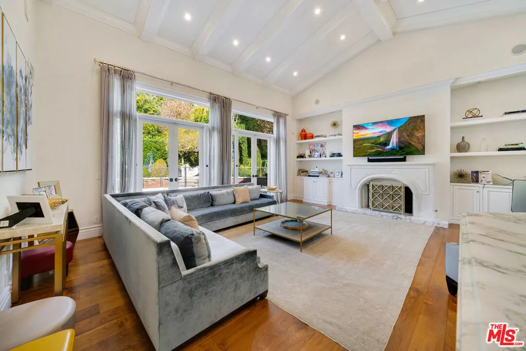 Los Angeles, California 90049, United States, 5 Bedrooms Bedrooms, ,5 BathroomsBathrooms,Residential,Active,94321