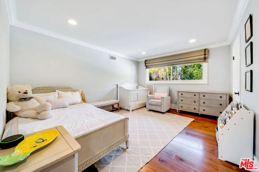 Los Angeles, California 90049, United States, 5 Bedrooms Bedrooms, ,5 BathroomsBathrooms,Residential,Active,94321