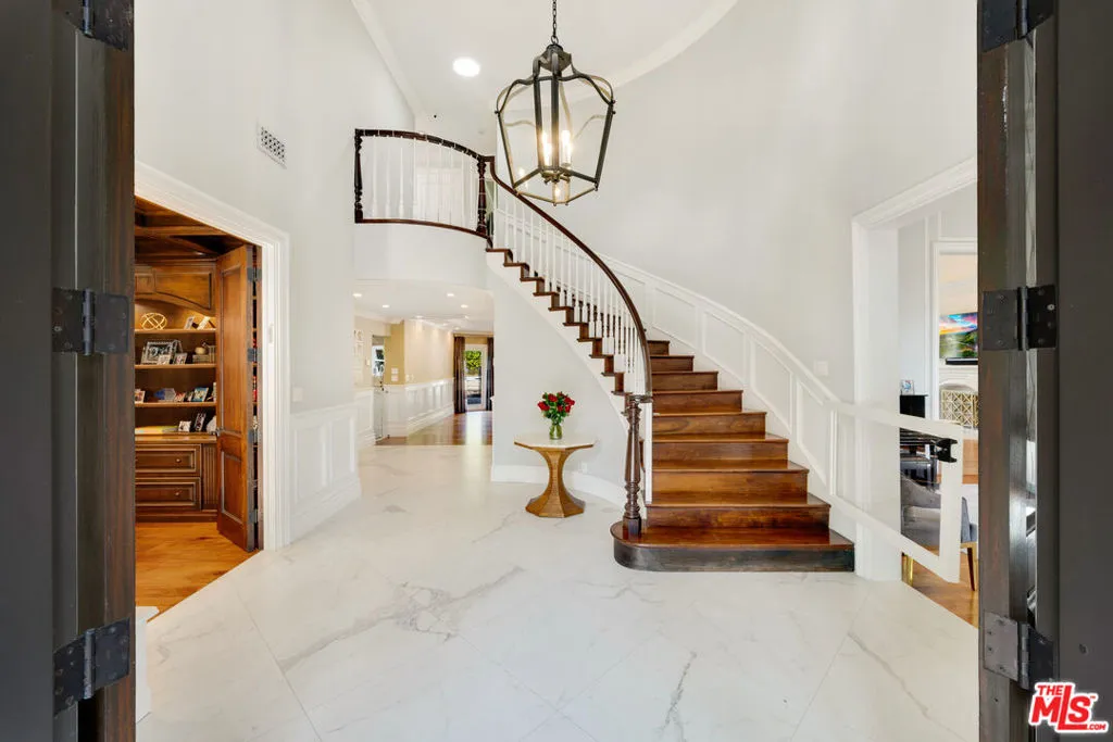 Los Angeles, California 90049, United States, 5 Bedrooms Bedrooms, ,5 BathroomsBathrooms,Residential,Active,94321