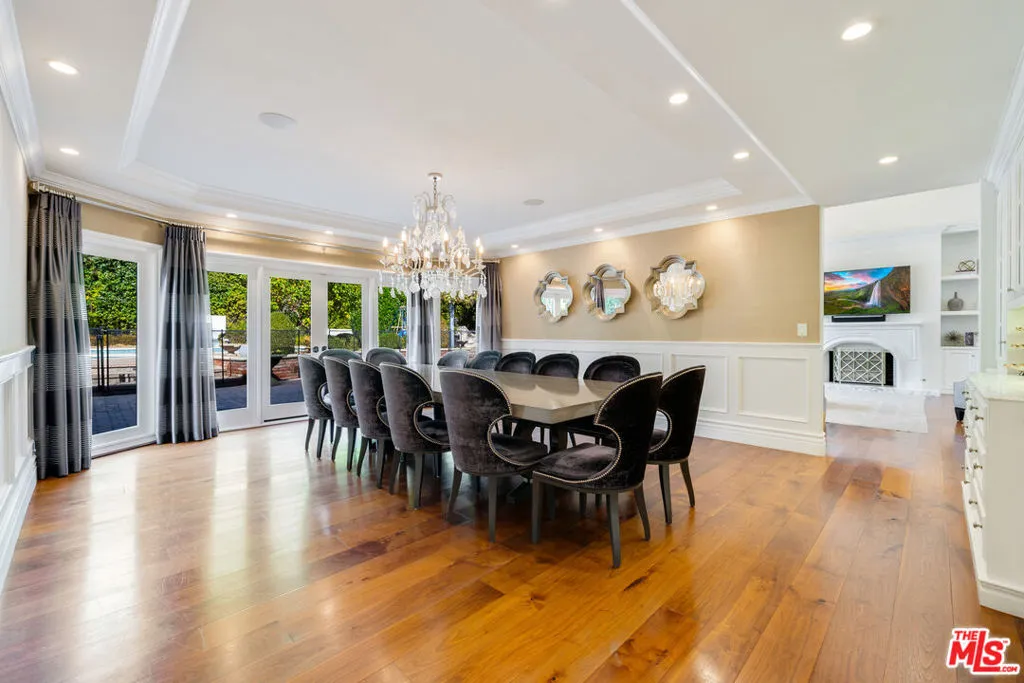 Los Angeles, California 90049, United States, 5 Bedrooms Bedrooms, ,5 BathroomsBathrooms,Residential,Active,94321