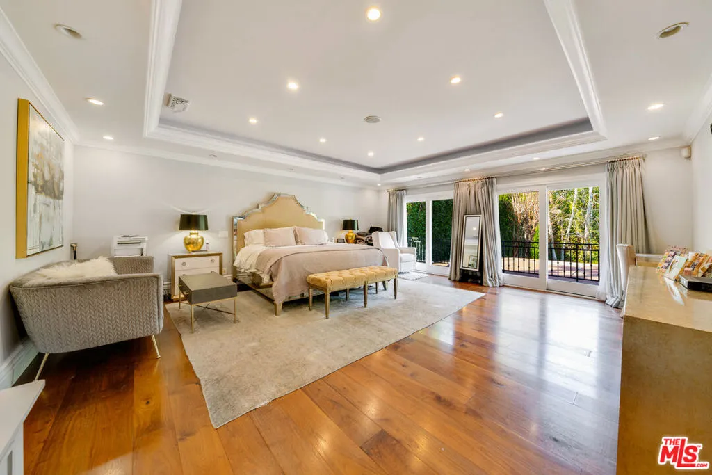 Los Angeles, California 90049, United States, 5 Bedrooms Bedrooms, ,5 BathroomsBathrooms,Residential,Active,94321