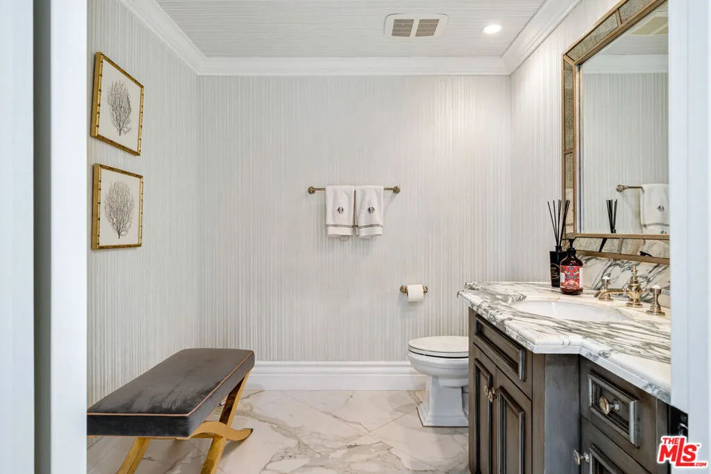 Los Angeles, California 90049, United States, 5 Bedrooms Bedrooms, ,5 BathroomsBathrooms,Residential,Active,94321