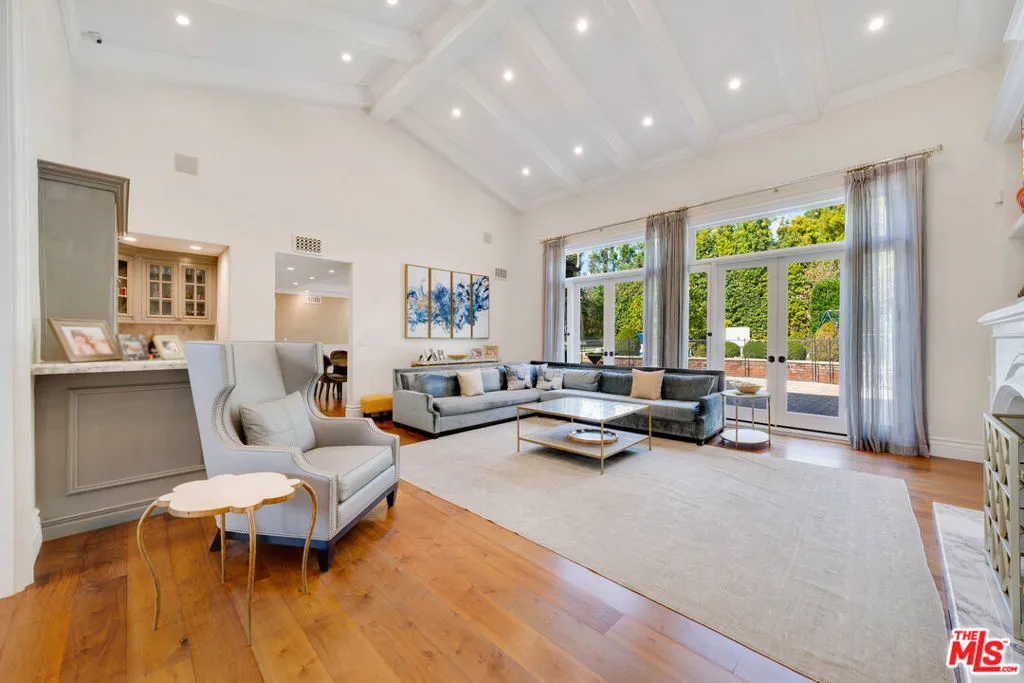 Los Angeles, California 90049, United States, 5 Bedrooms Bedrooms, ,5 BathroomsBathrooms,Residential,Active,94321