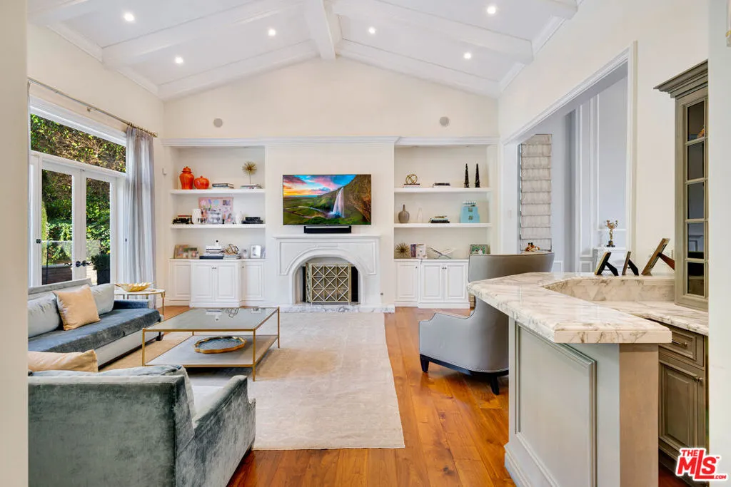 Los Angeles, California 90049, United States, 5 Bedrooms Bedrooms, ,5 BathroomsBathrooms,Residential,Active,94321