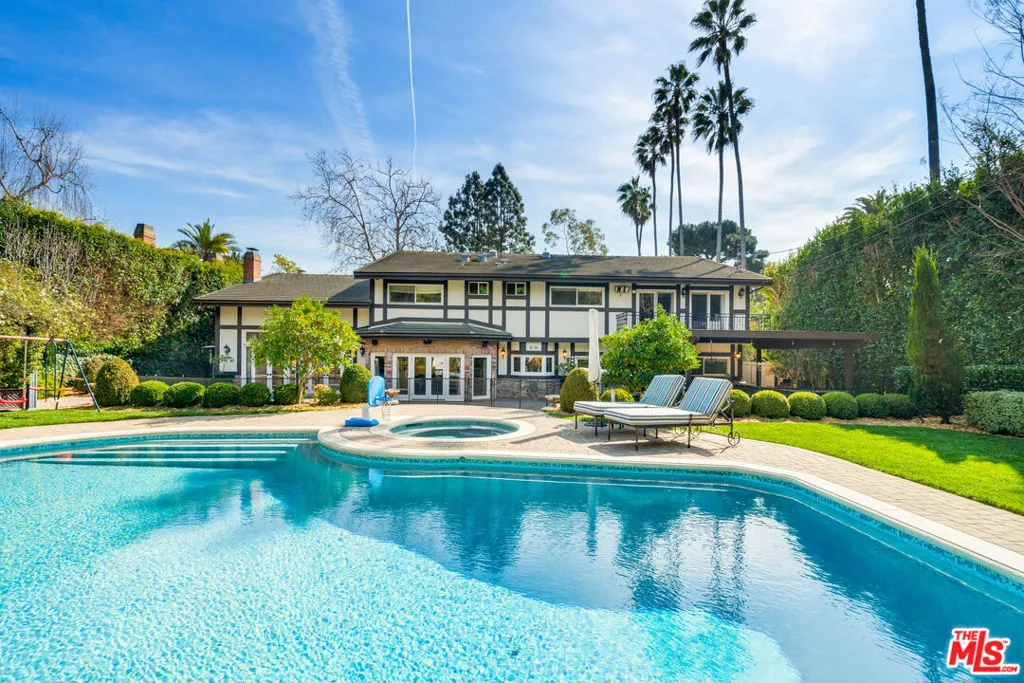 Los Angeles, California 90049, United States, 5 Bedrooms Bedrooms, ,5 BathroomsBathrooms,Residential,Active,94321