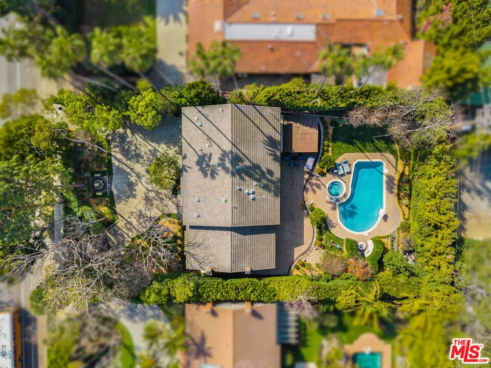 Los Angeles, California 90049, United States, 5 Bedrooms Bedrooms, ,5 BathroomsBathrooms,Residential,Active,94321