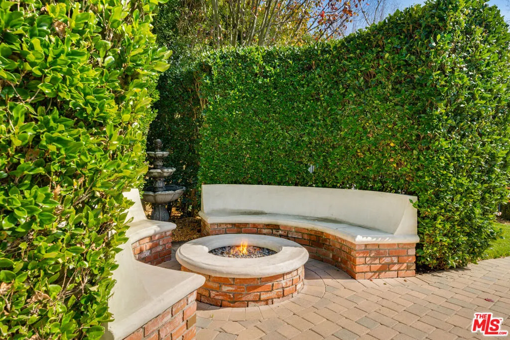 Los Angeles, California 90049, United States, 5 Bedrooms Bedrooms, ,5 BathroomsBathrooms,Residential,Active,94321