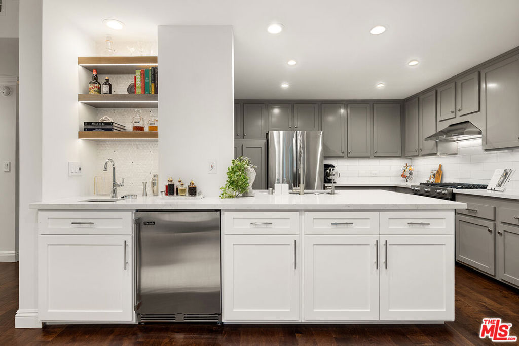 Properties 4 12115 San Vicente Boulevard 207