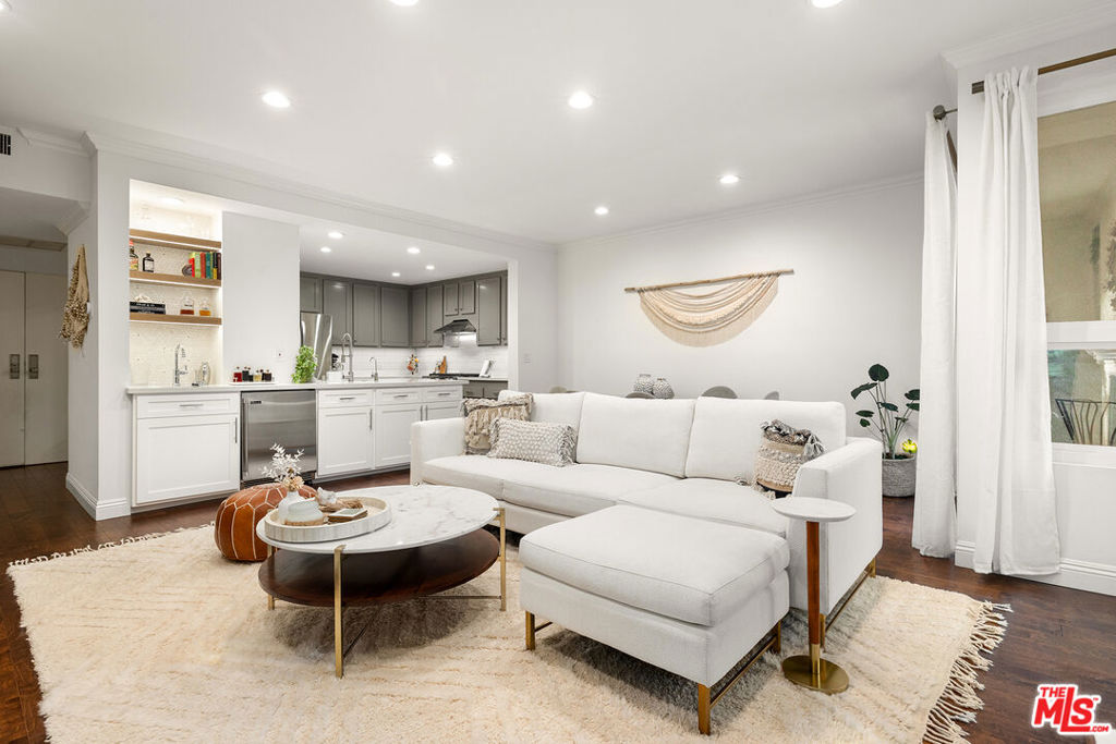 Properties 2 12115 San Vicente Boulevard 207