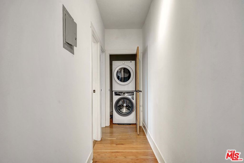 Properties 2 1216 N Kenmore Avenue