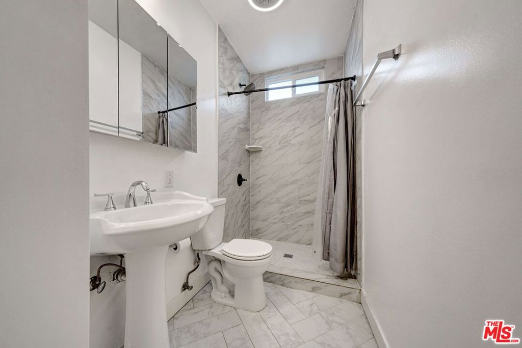 Properties 3 1216 N Kenmore Avenue