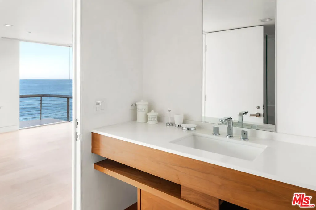 Malibu, California 90265, United States, 4 Bedrooms Bedrooms, ,4 BathroomsBathrooms,Residential,Active,13589