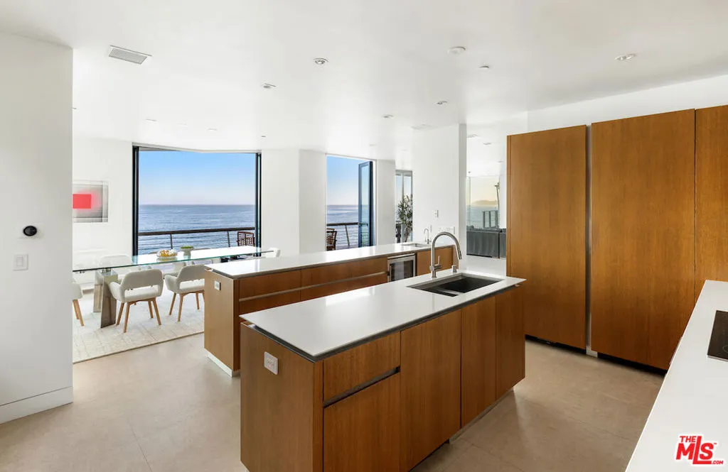 Malibu, California 90265, United States, 4 Bedrooms Bedrooms, ,4 BathroomsBathrooms,Residential,Active,13589