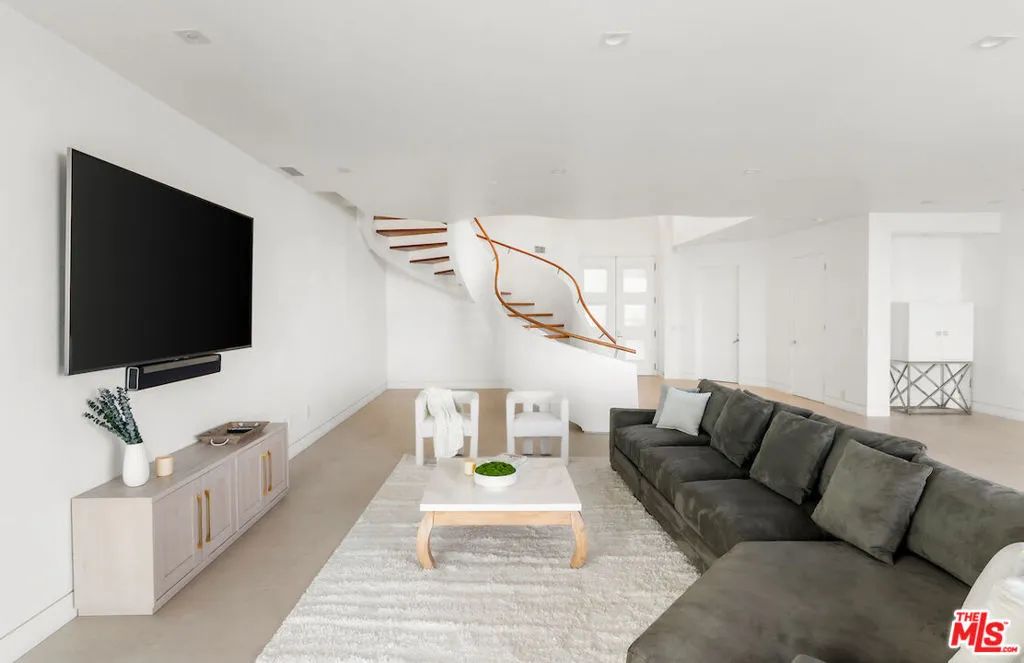 Malibu, California 90265, United States, 4 Bedrooms Bedrooms, ,4 BathroomsBathrooms,Residential,Active,13589