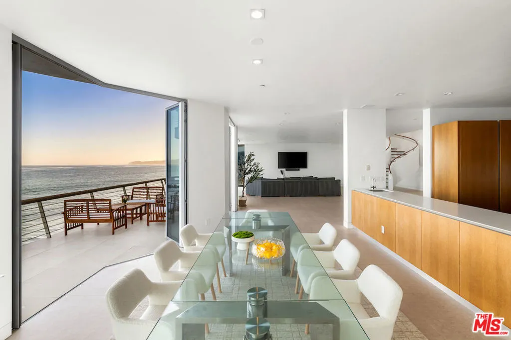 Malibu, California 90265, United States, 4 Bedrooms Bedrooms, ,4 BathroomsBathrooms,Residential,Active,13589