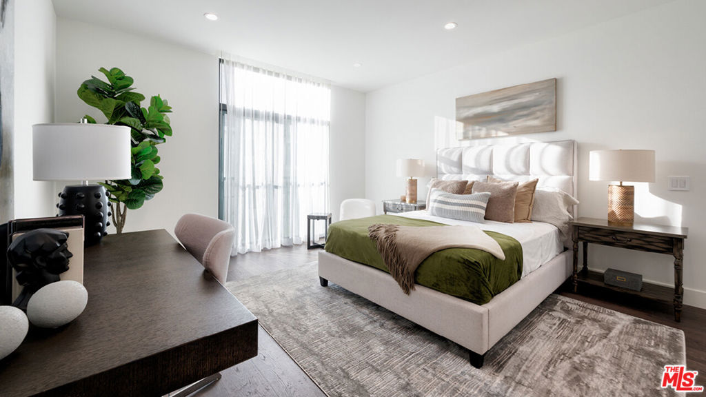 Properties 2 425 N Palm Drive 301