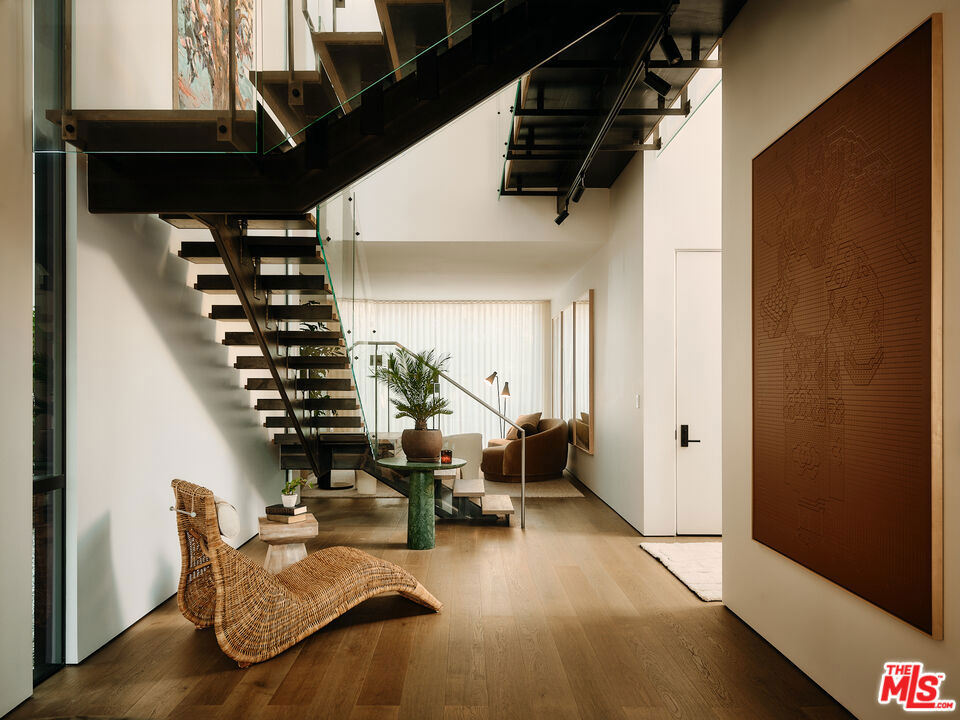 Properties 1 8899 Beverly Boulevard 7