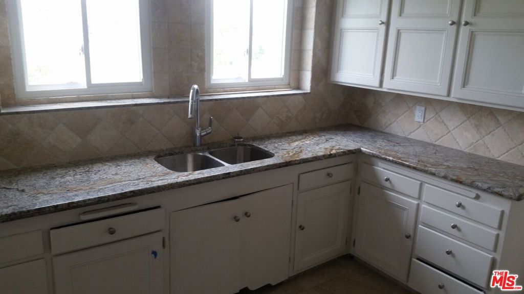 183 S Detroit Street