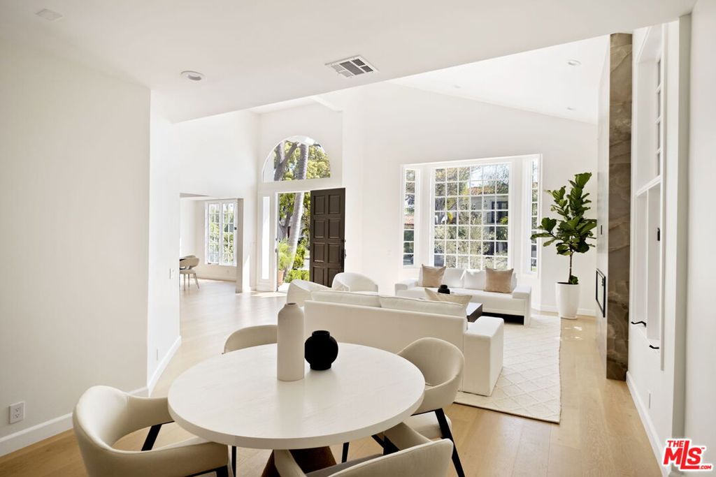 Properties 4 229 S Swall Drive
