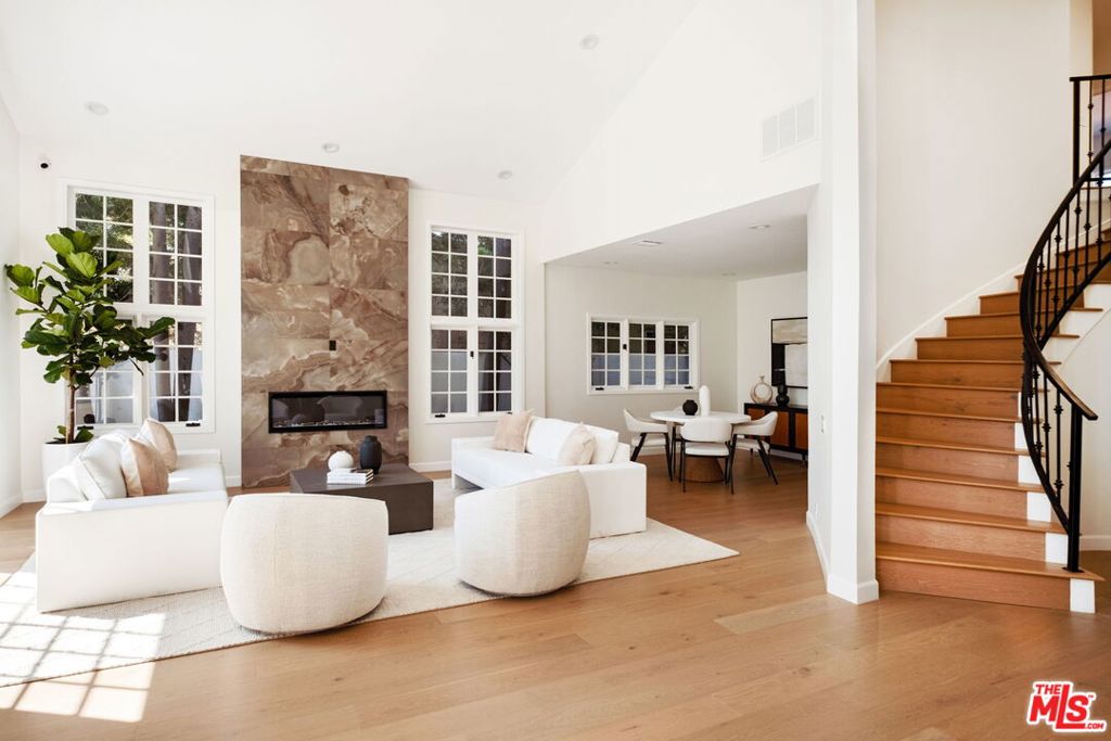 Properties 1 229 S Swall Drive