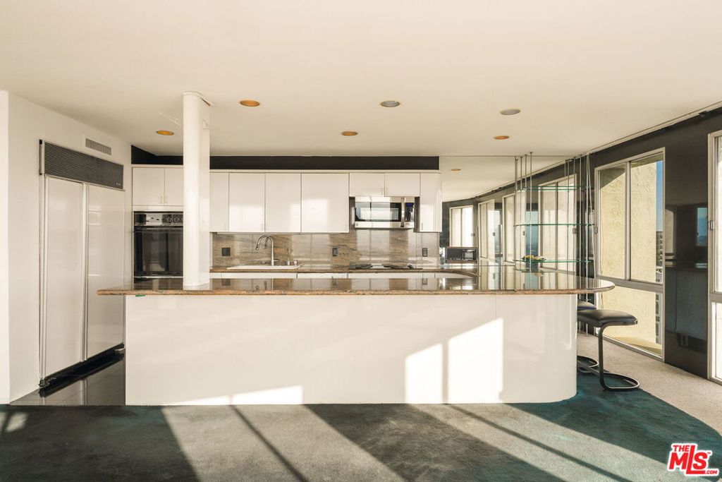Properties 4 800 W 1st Street 2608