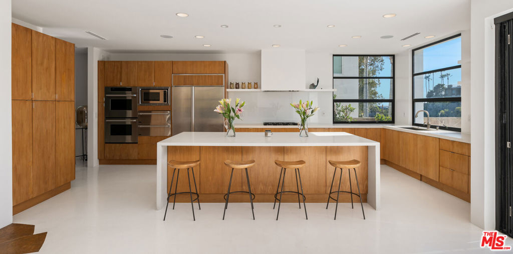 Properties 2 5405 Via Donte