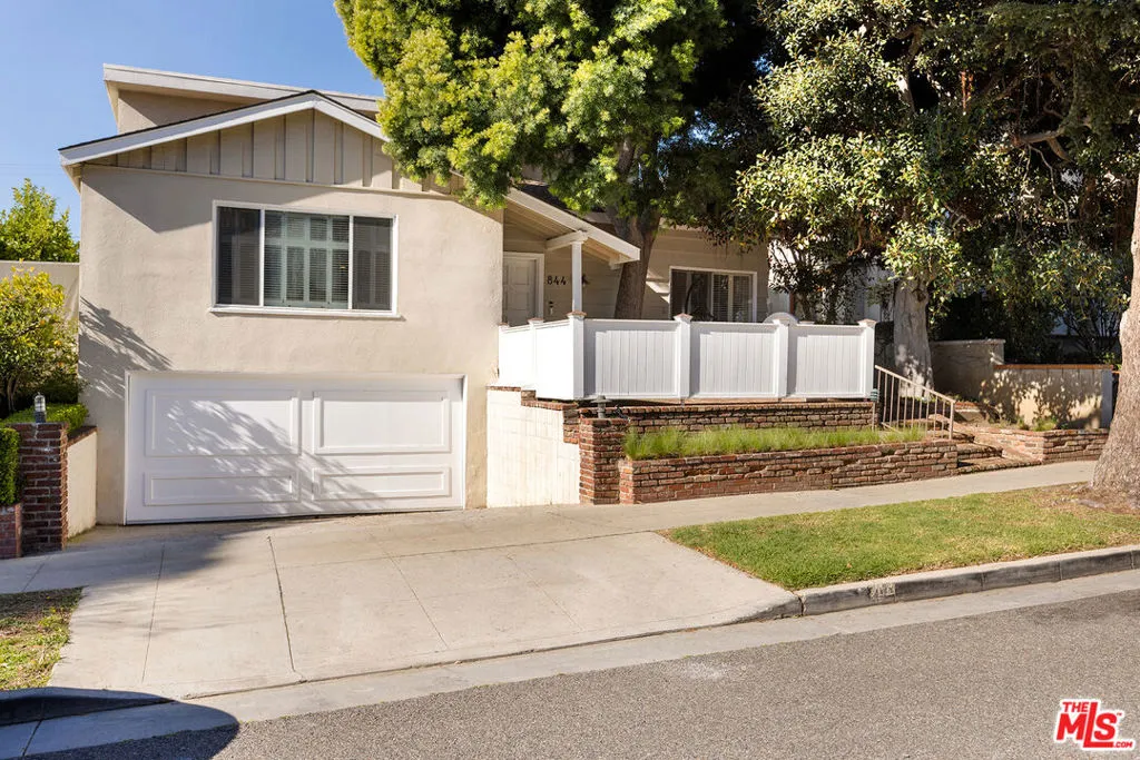 Santa Monica, California 90403, United States, 2 Bedrooms Bedrooms, ,2 BathroomsBathrooms,Residential,Active,86861