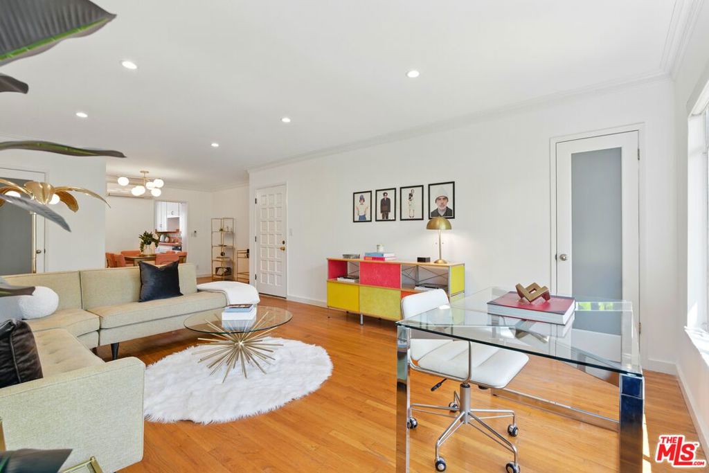 Properties 1 1615 N LAUREL Avenue 211