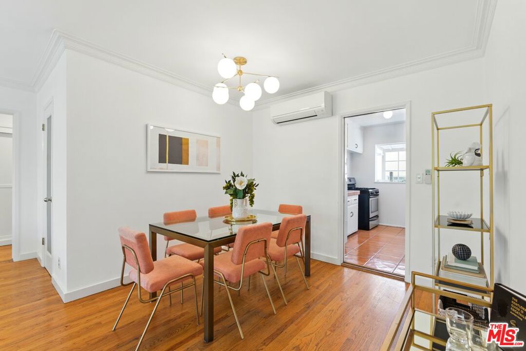 Properties 4 1615 N LAUREL Avenue 211