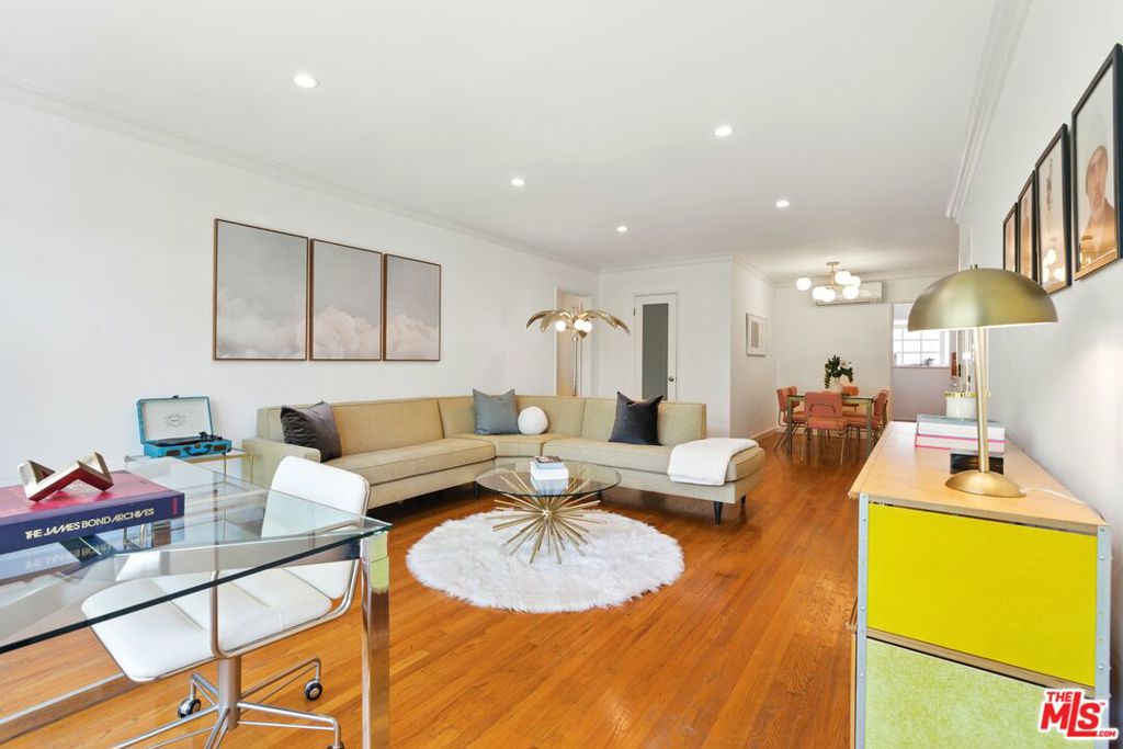 Properties 3 1615 N LAUREL Avenue 211