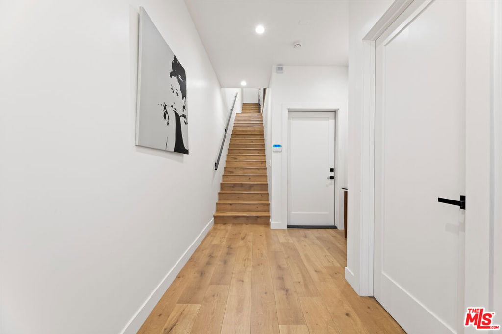Properties 3 5118 1/2 Laurel Canyon