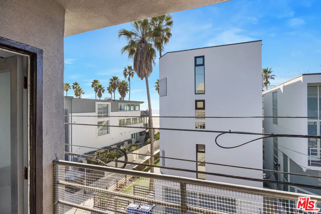 Venice, California 90291, United States, 2 Bedrooms Bedrooms, ,2 BathroomsBathrooms,Residential,Active,13361