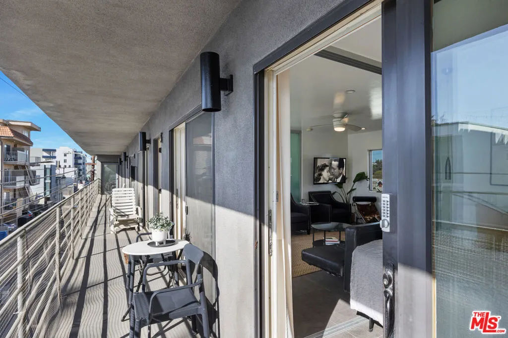 Venice, California 90291, United States, 2 Bedrooms Bedrooms, ,2 BathroomsBathrooms,Residential,Active,13361