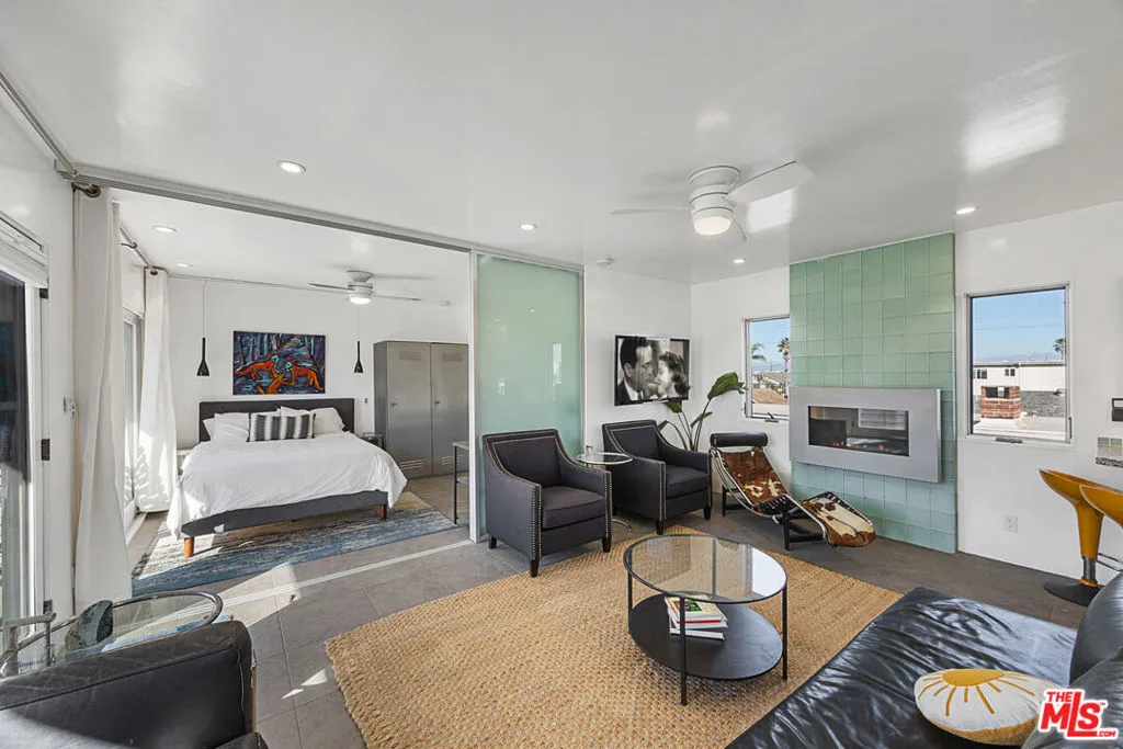 Venice, California 90291, United States, 2 Bedrooms Bedrooms, ,2 BathroomsBathrooms,Residential,Active,13361