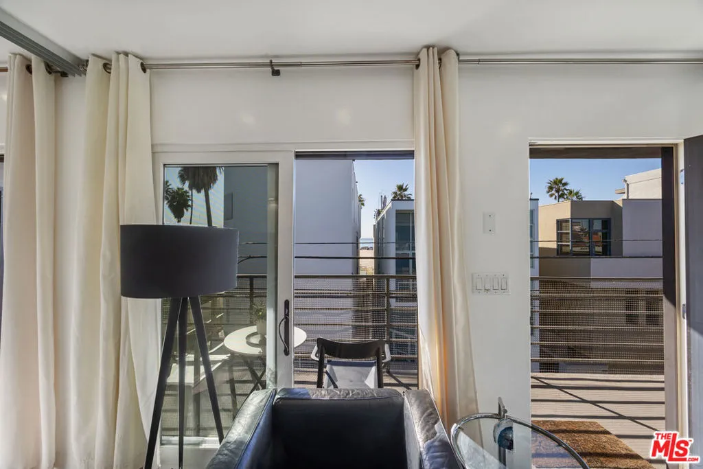 Venice, California 90291, United States, 2 Bedrooms Bedrooms, ,2 BathroomsBathrooms,Residential,Active,13361