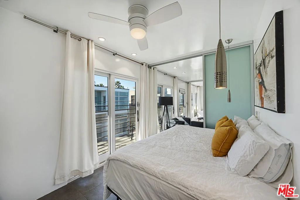 Venice, California 90291, United States, 2 Bedrooms Bedrooms, ,2 BathroomsBathrooms,Residential,Active,13361