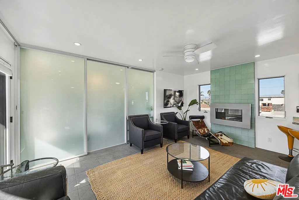 Venice, California 90291, United States, 2 Bedrooms Bedrooms, ,2 BathroomsBathrooms,Residential,Active,13361