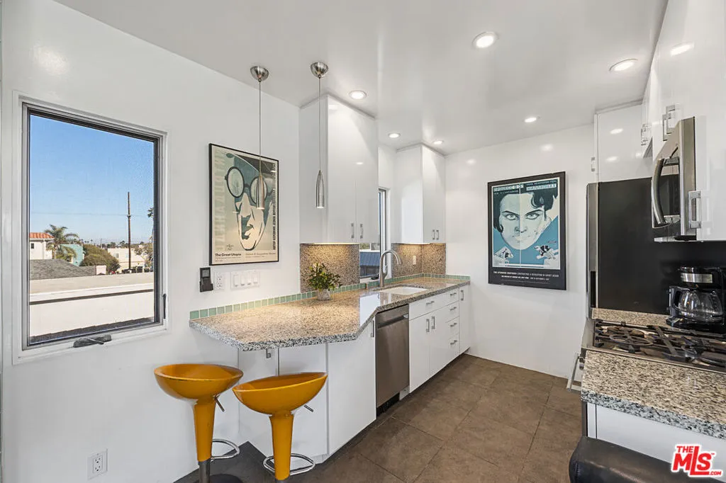 Venice, California 90291, United States, 2 Bedrooms Bedrooms, ,2 BathroomsBathrooms,Residential,Active,13361