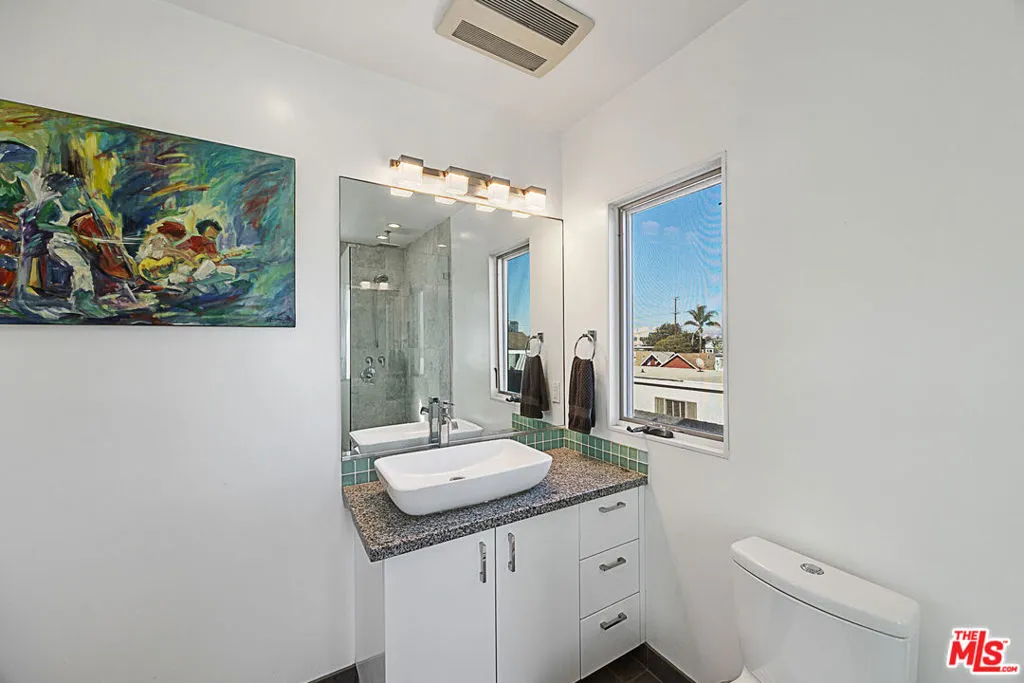 Venice, California 90291, United States, 2 Bedrooms Bedrooms, ,2 BathroomsBathrooms,Residential,Active,13361