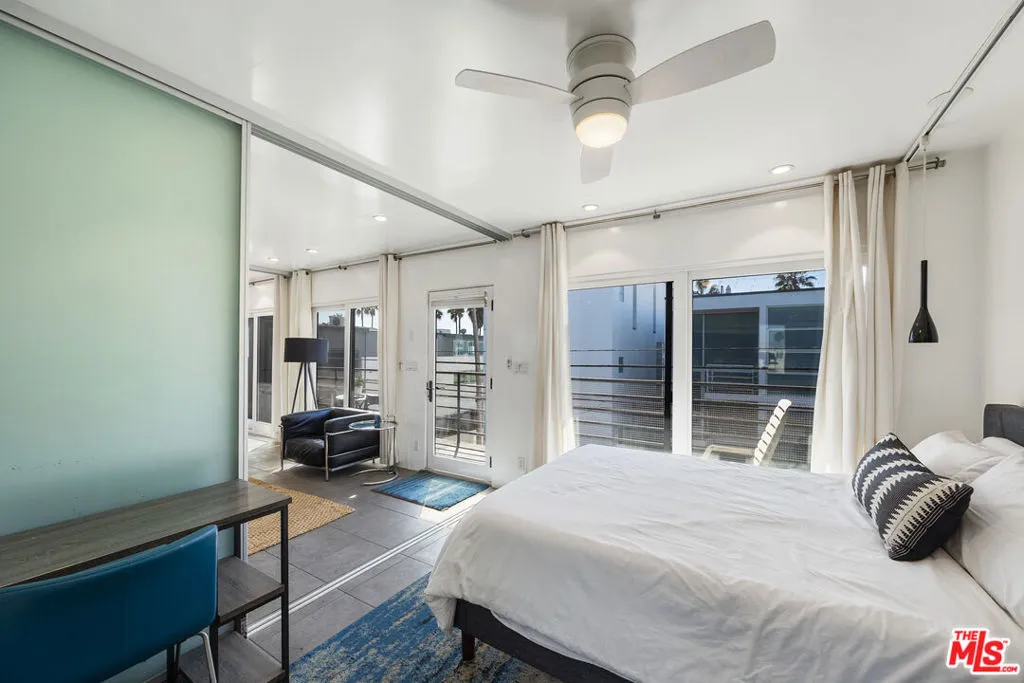 Venice, California 90291, United States, 2 Bedrooms Bedrooms, ,2 BathroomsBathrooms,Residential,Active,13361