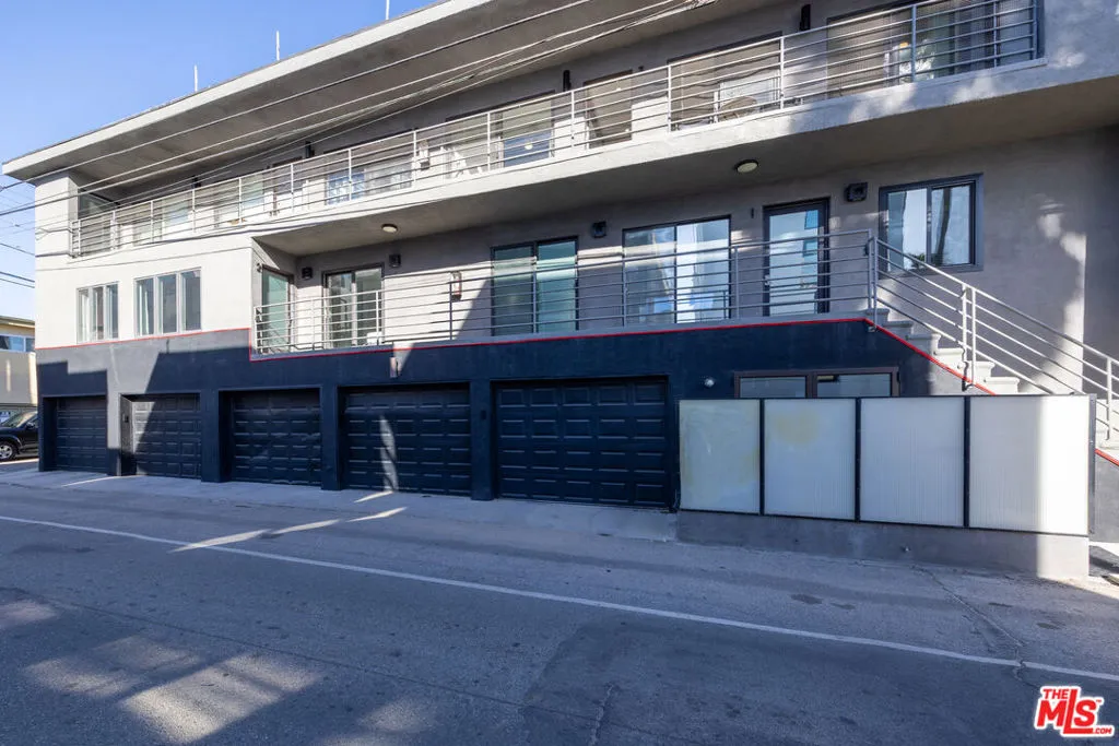 Venice, California 90291, United States, 2 Bedrooms Bedrooms, ,2 BathroomsBathrooms,Residential,Active,13361