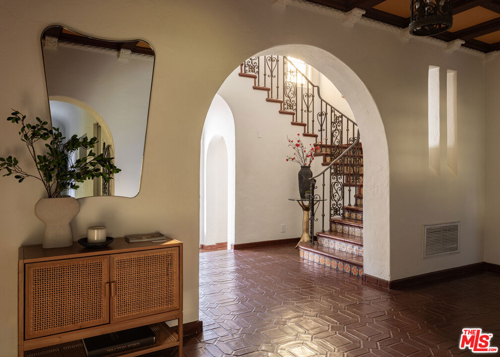 5470 Los Feliz Boulevard