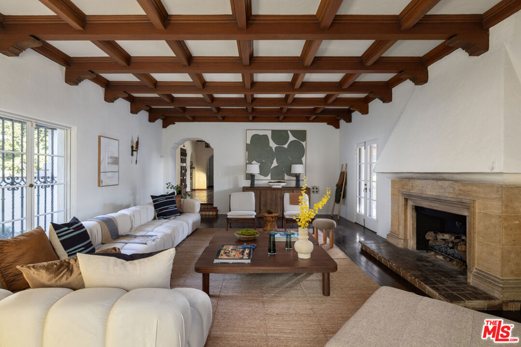 5470 Los Feliz Boulevard