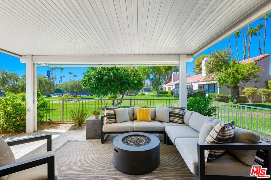 Rancho Mirage, California 92270, United States, 2 Bedrooms Bedrooms, ,2 BathroomsBathrooms,Residential,Pending,89775