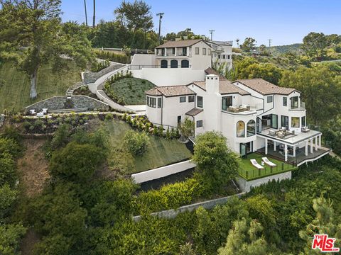 Single Family Residence in Beverly Hills CA 1648 Summitridge Drive.jpg